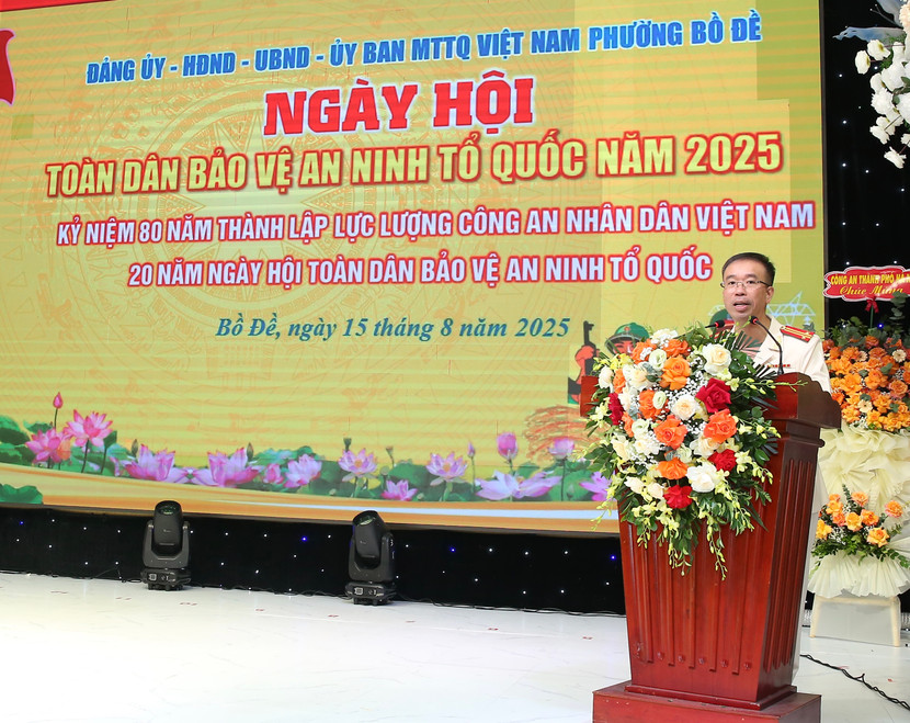 Trung tá Đỗ Danh Huế - Trưởng Công an phường phát biểu tại ngày hội Trung tá Đỗ Danh Huế - Trưởng Công an phường phát biểu tại ngày hội