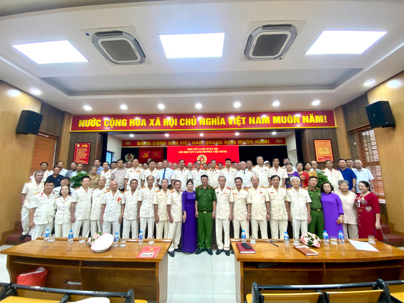 Các đại biểu chụp ảnh lưu niệm tại lễ công bố Các đại biểu chụp ảnh lưu niệm tại lễ công bố