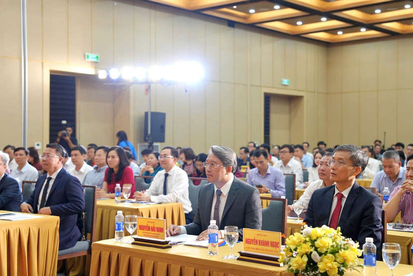 Tham dự buổi lễ có đồng chí Nguyễn Hải Ninh, Ủy viên Ban Chấp hành Trung ương Đảng, Bộ trưởng Bộ Tư pháp; đồng chí Nguyễn Thanh Ngọc, Thứ trưởng Bộ Tư pháp, Trưởng Ban Tổ chức Giải