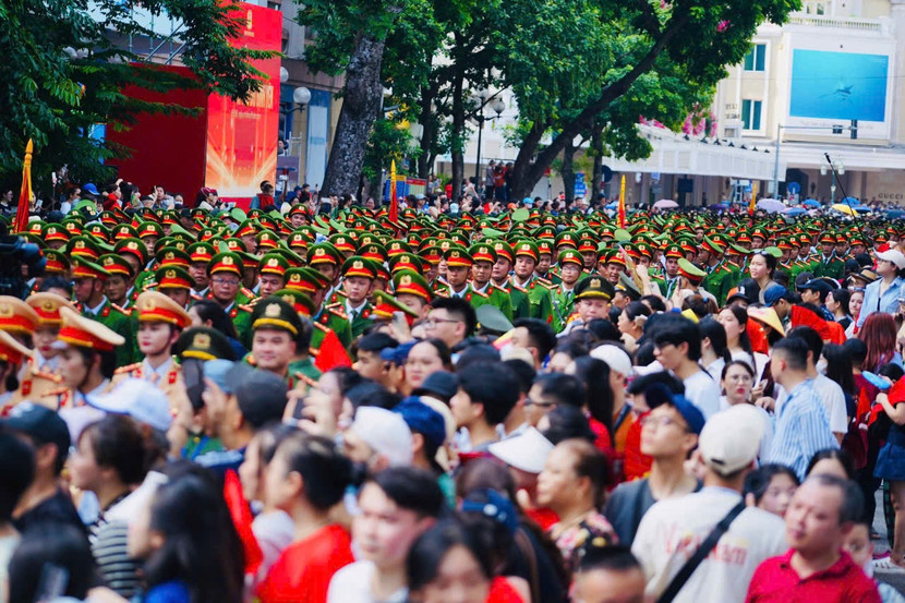 Đông đảo người dân Thủ đô đến tham gia sự kiện Đông đảo người dân Thủ đô đến tham gia sự kiện