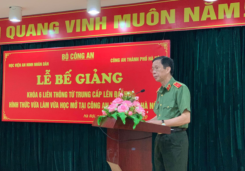 Thiếu tướng Trần Kim Hải - Phó Giám đốc Học viện An ninh nhân dân phát biểu tại lễ bế giảng