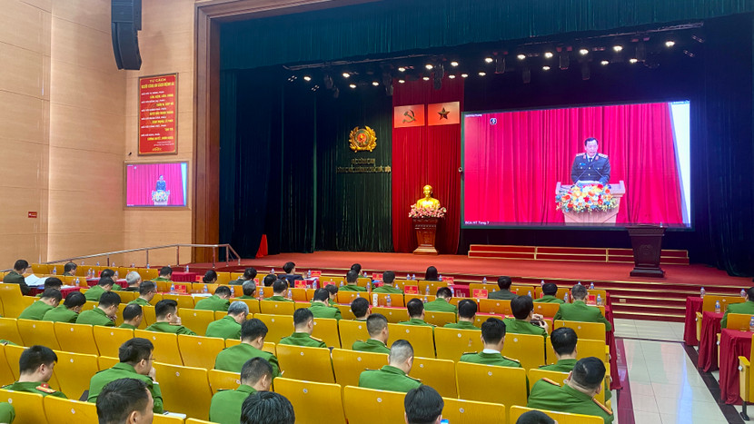 Thượng tướng Lê Văn Tuyến, Thứ trưởng Bộ Công an, Ủy viên Thường trực Hội đồng tư vấn đặc xá, Trưởng Ban Chỉ đạo về đặc xá của Bộ Công an phát biểu tại hội nghị