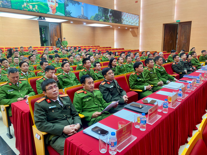 Các đại biểu tại điểm cầu Công an thành phố Hà Nội