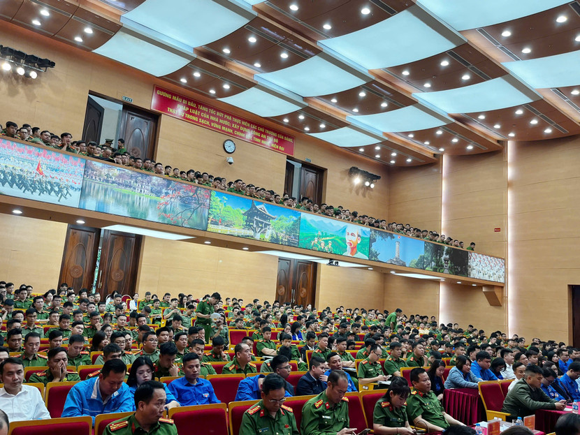 Đoàn viên thanh niên của lực lượng Công an xã - Công an Thủ đô tham gia diễn đàn