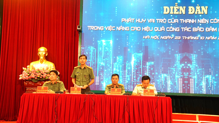 Trung tá Bạch Quốc Tuyên, Ủy viên Ban Chấp hành Trung ương Đoàn, Phó Trưởng Ban Thanh niên CAND phát biểu tại diễn đàn