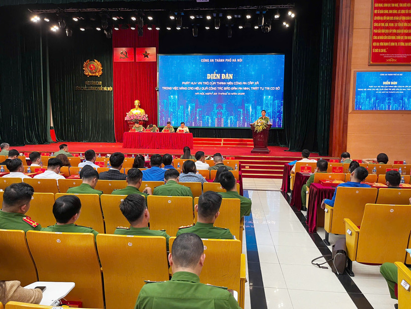 Toàn cảnh diễn đàn