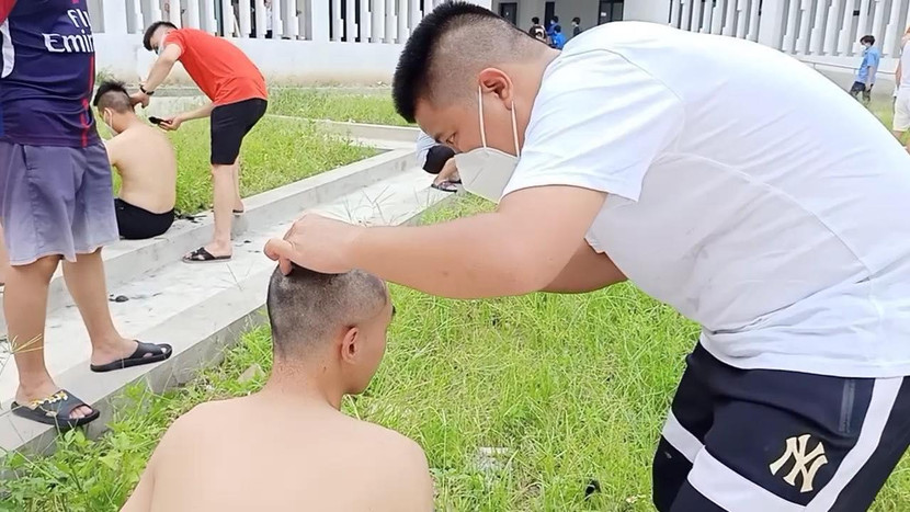 Và cũng thuận tiện trong việc mặc đồ bảo hộ