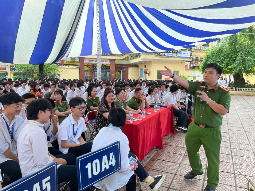 Hình ảnh buổi tuyên truyền tại trường THPT Lê Quý Đôn, Đống Đa