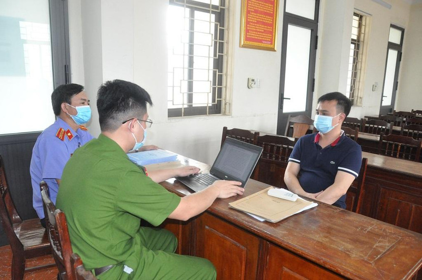 Cơ quan điều tra lấy lời khai đối tượng Bùi Văn Tú