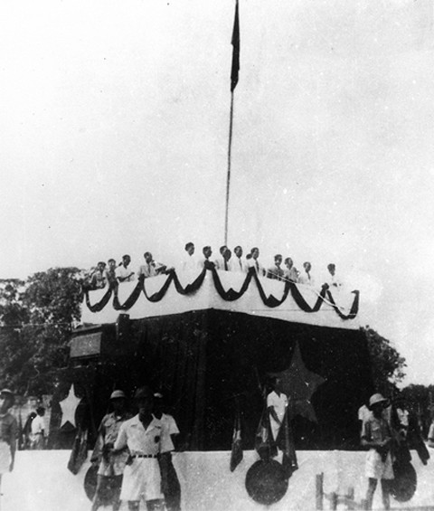 Lực lượng Liêm phóng và Cảnh sát tự vệ Bắc Bộ bảo vệ lễ Tuyên ngôn độc lập tại quảng trường Ba Đình, Hà Nội, ngày 2/9/1945. Lực lượng Liêm phóng và Cảnh sát tự vệ Bắc Bộ bảo vệ lễ Tuyên ngôn độc lập tại quảng trường Ba Đình, Hà Nội, ngày 2/9/1945.