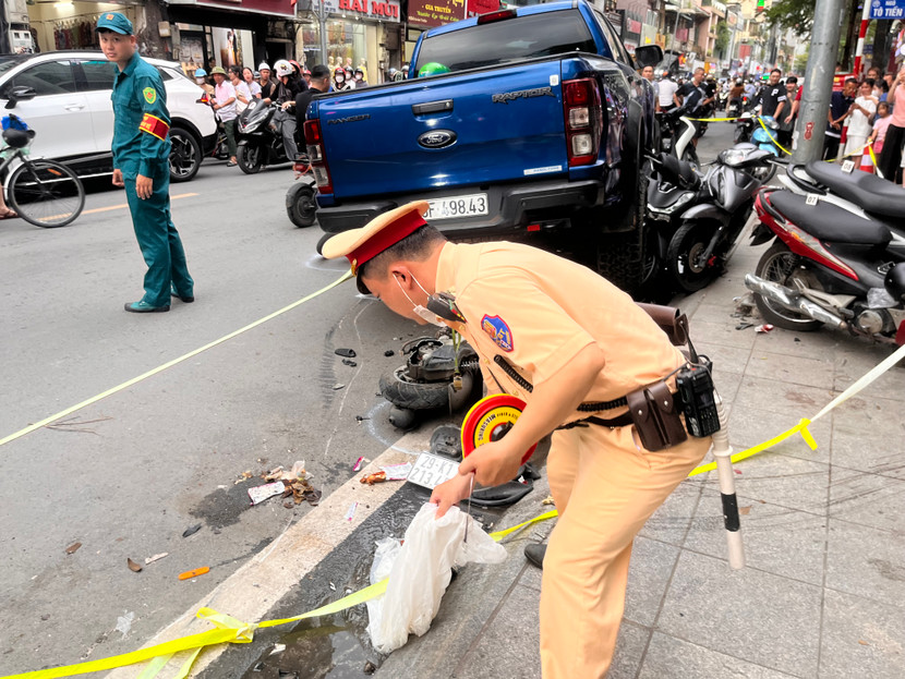 Lực lượng chức năng tiến hành điều tra hiện trường