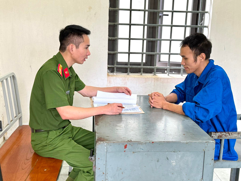 Cơ quan công an lấy lời khai của đối tượng Trần Ngọc Bình Cơ quan công an lấy lời khai của đối tượng Trần Ngọc Bình