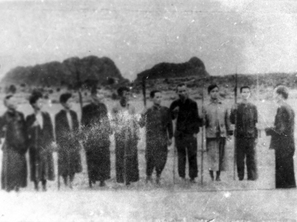 Đội Tự vệ đỏ ở Hòa Quân, Đông Sở, Nghệ An trong cao trào Xô viết Nghệ - Tĩnh năm 1930 Đội Tự vệ đỏ ở Hòa Quân, Đông Sở, Nghệ An trong cao trào Xô viết Nghệ - Tĩnh năm 1930