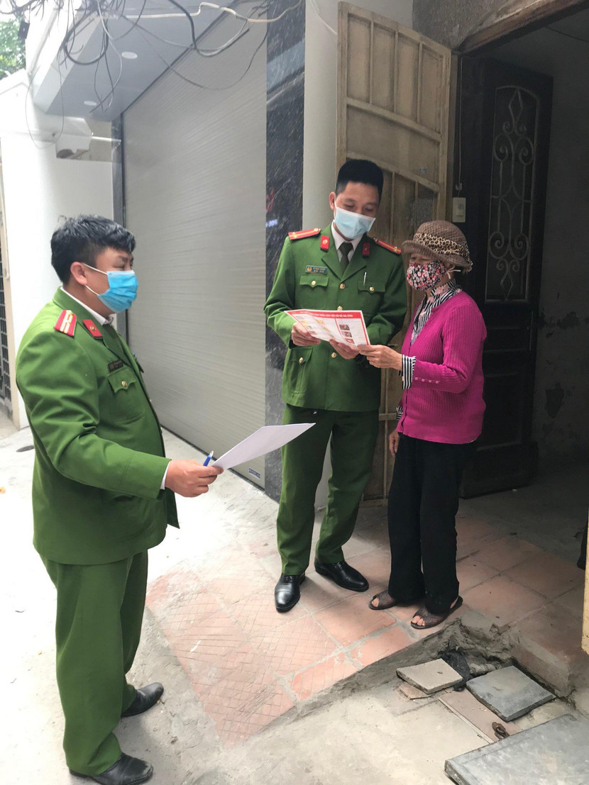 Nhắc nhở người dân đảm bảo an toàn PCCC Nhắc nhở người dân đảm bảo an toàn PCCC