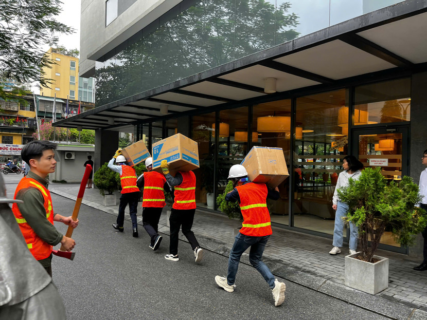 Di dời tài sản khỏi khu vực cháy