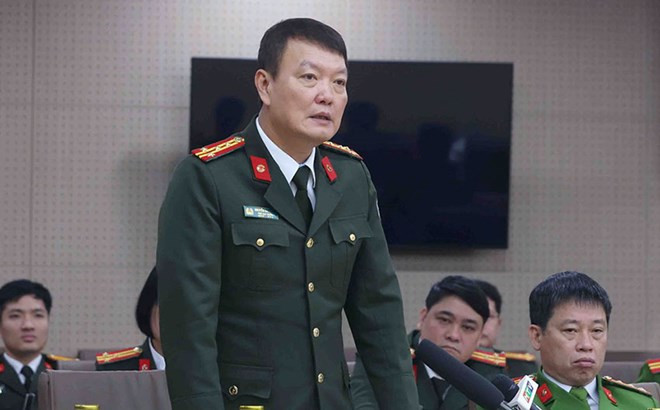 Đại tá Nguyễn Bá Tuấn, Phó Cục trưởng Cục Quản lý xuất nhập cảnh phát biểu tại họp báo Đại tá Nguyễn Bá Tuấn, Phó Cục trưởng Cục Quản lý xuất nhập cảnh phát biểu tại họp báo