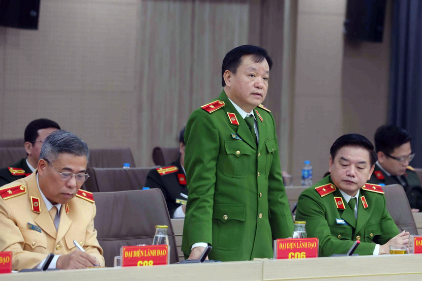 Thiếu tướng Phùng Đức Thắng, Phó Cục trưởng Cục Cảnh sát Quản lý hành chính về trật tự xã hội thông tin tại họp báo Thiếu tướng Phùng Đức Thắng, Phó Cục trưởng Cục Cảnh sát Quản lý hành chính về trật tự xã hội thông tin tại họp báo