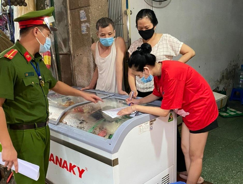 CAQ Thanh Xuân kiểm tra cơ sở kinh doanh, nhắc nhở phòng chống dịch Covid-19