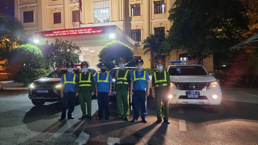 Tổ công tác liên ngành của lực lượng Thanh tra giao thông vận tải và Đội Cảnh sát giao thông trật tự CAQ Cầu Giấy tăng cường các biện pháp đảm bảo an ninh trật tự, an toàn giao thông trên địa bàn