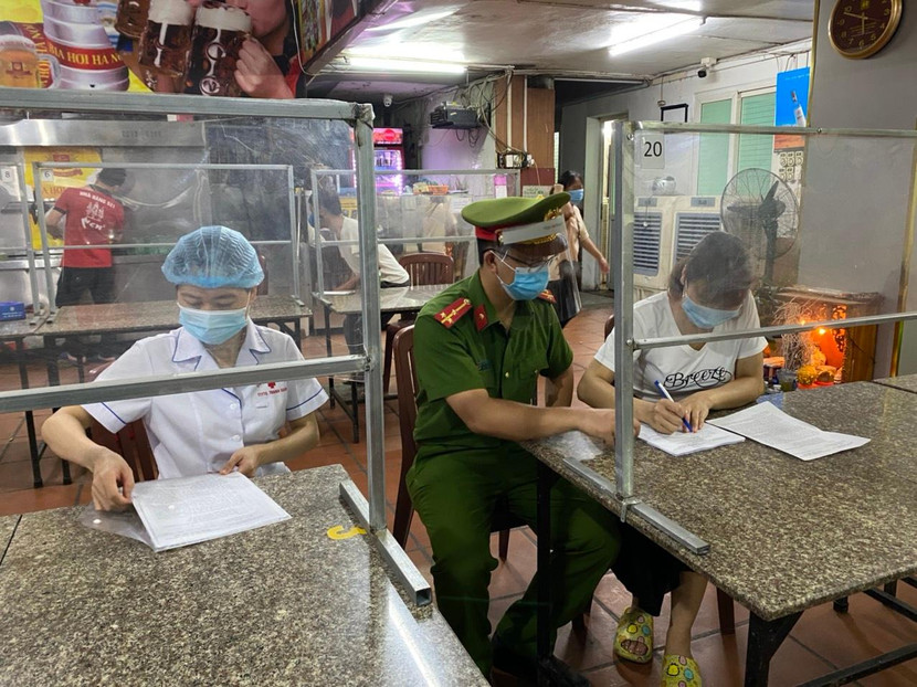 Chủ các cơ sở ký cam kết thực hiện các biện pháp phòng chống dịch