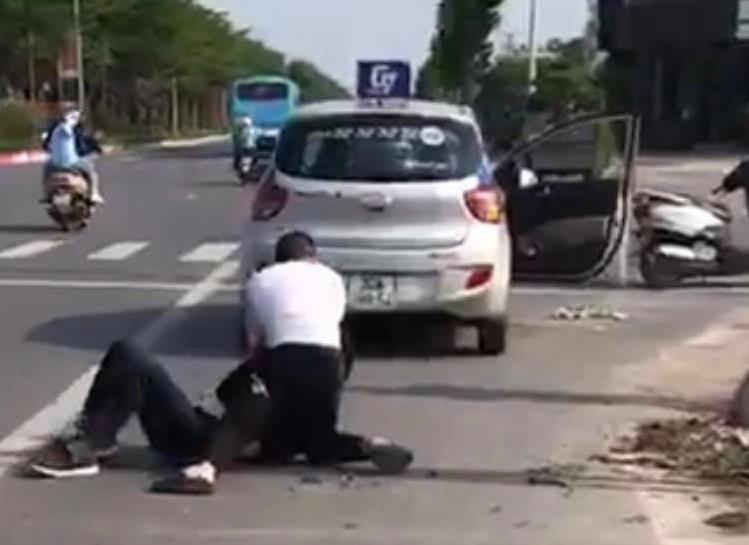 Nam tài xế dũng cảm bắt cướp