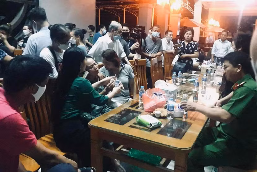 Đại tá Dương Đức Hải - Phó Giám đốc CATP Hà Nội có mặt tại Bệnh viện 19-8 chia sẻ đau thương, mất mát với gia đình 3 cán bộ Công an hy sinh
