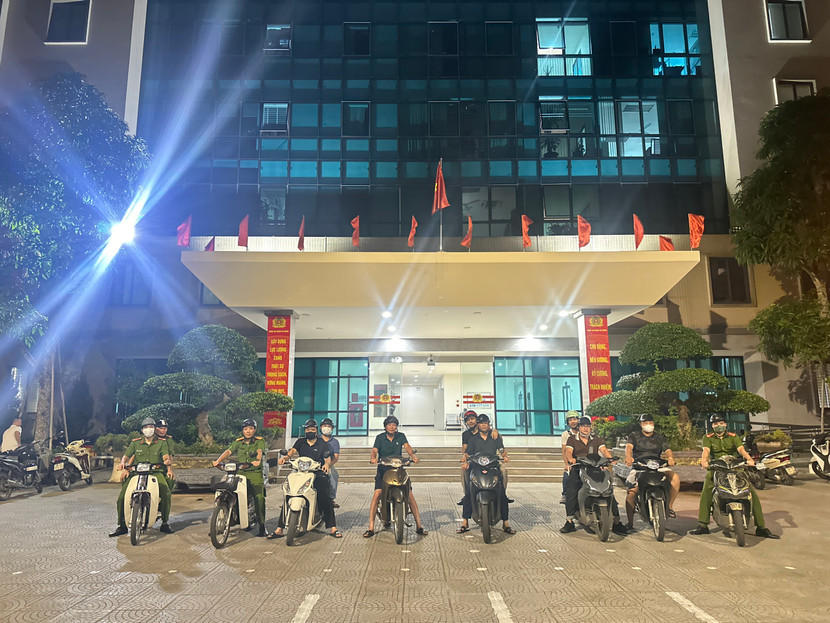 Triển khai các tổ công tác tuần tra công khai kết hợp hóa trang, mật phục Triển khai các tổ công tác tuần tra công khai kết hợp hóa trang, mật phục