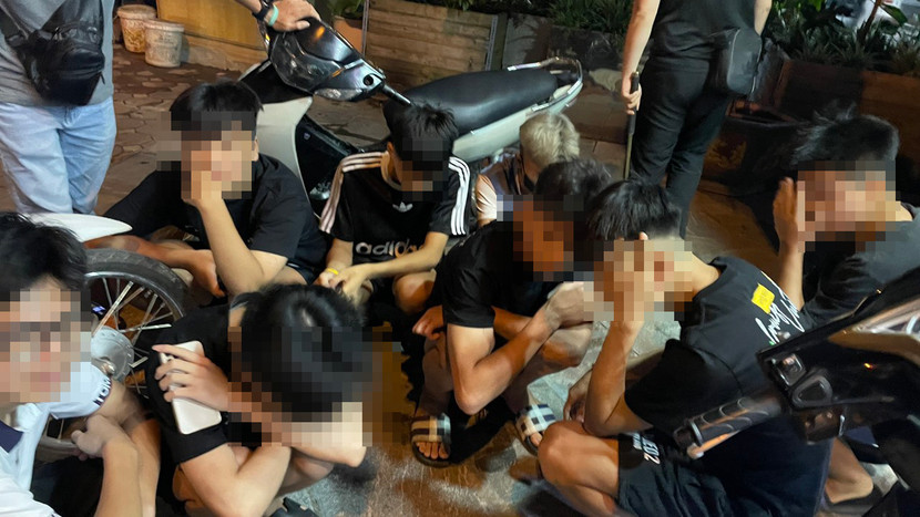 Qua tuần tra đã phát hiện, ngăn chặn 3 nhóm thanh thiếu niên mang hung khí đi gây rối Qua tuần tra đã phát hiện, ngăn chặn 3 nhóm thanh thiếu niên mang hung khí đi gây rối