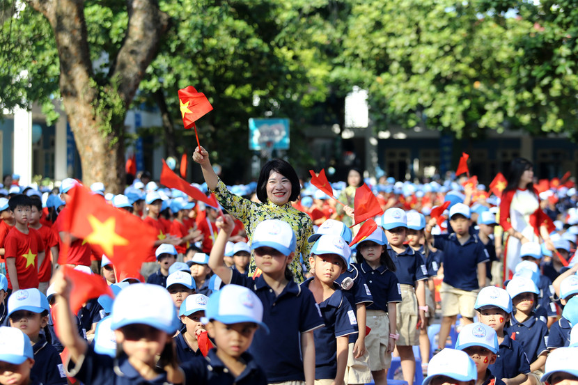 Học sinh trường Tiểu học Phúc Diễn tham dự lễ khai giảng trực tuyến do Bộ GD&amp;ĐT tổ chức