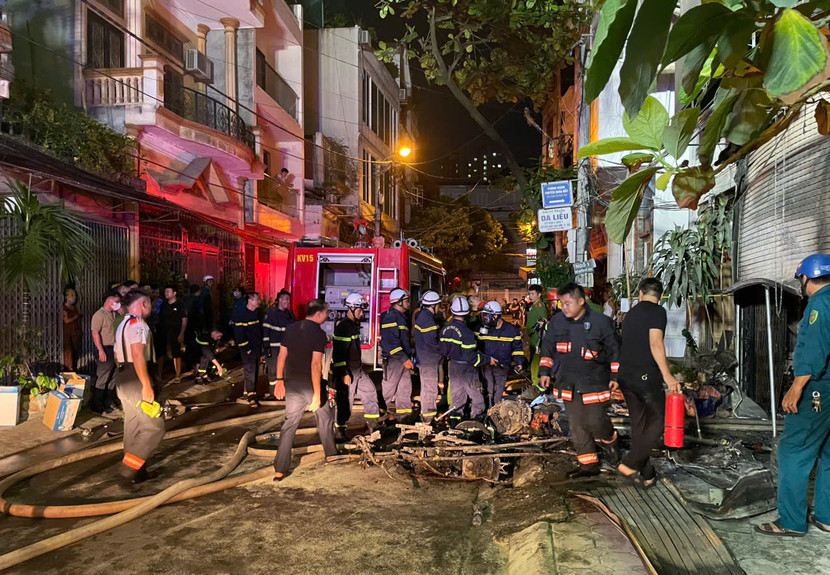 Gần 30 chiến sĩ thuộc lực lượng PCCC&amp;CNCH cùng nhiều cán bộ CAP Hà Đông có mặt tại hiện trường