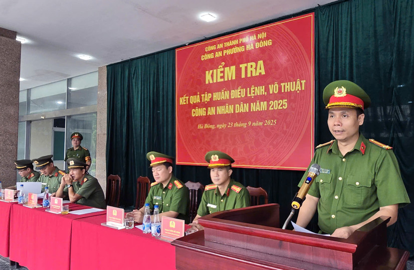 Trung tá Phạm Văn Trọng - Trưởng Công an phường Hà Đông phát biểu tại buổi tập huấn