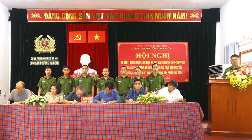 Đại diện các tổ dân phố ký cam kết thực hiện xây dựng “Phường không ma túy” năm 2025 Đại diện các tổ dân phố ký cam kết thực hiện xây dựng “Phường không ma túy” năm 2025