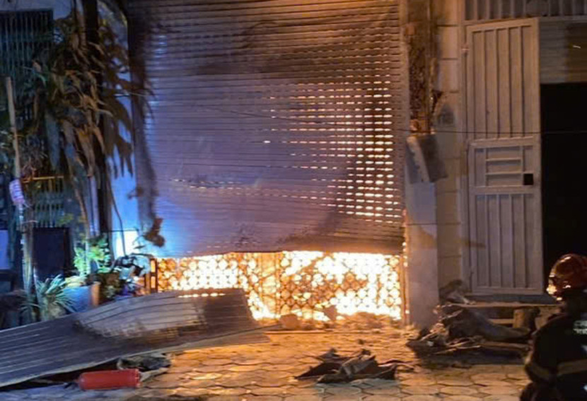 Đám cháy xảy ra vào khoảng 22 giờ 12 phút, ngày 15-9 trên đường Nguyễn Viết Xuân, phường Hà Đông, thành phố Hà Nội