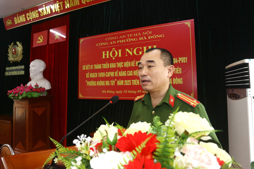 Trung tá Vương Toàn Công – Phó Trưởng Công an phường Hà Đông báo cáo kết quả 1 tháng triển khai Kế hoạch thực hiện mục tiêu “Phường không ma túy” năm 2025 Trung tá Vương Toàn Công – Phó Trưởng Công an phường Hà Đông báo cáo kết quả 1 tháng triển khai Kế hoạch thực hiện mục tiêu “Phường không ma túy” năm 2025
