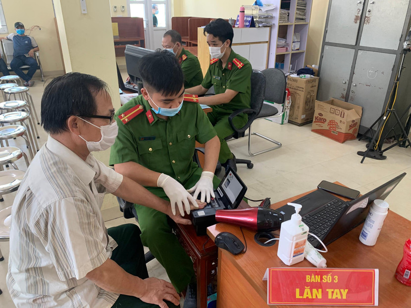 Công an huyện Thạch Thất nỗ lực làm việc không ngơi nghỉ phục vụ nhân dân