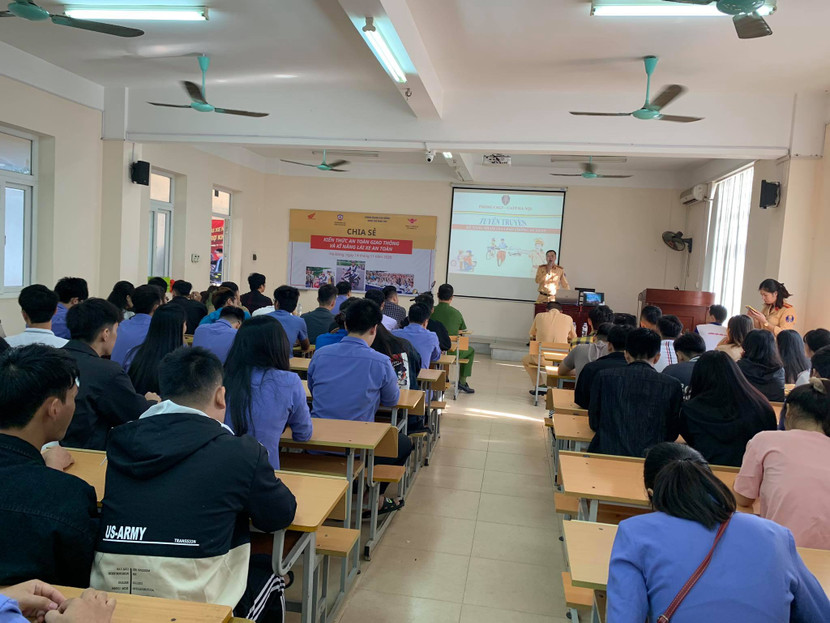 Nhiều nội dung, kiến thức được trang bị cho các em sinh viên Đại học Kiểm sát Hà Nội