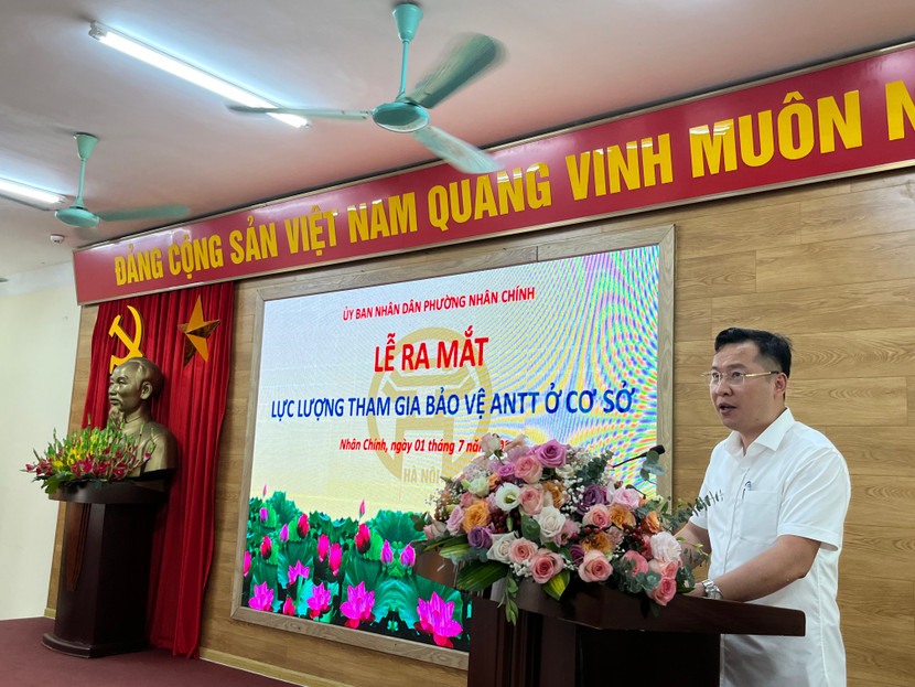 Lãnh đạo phường Nhân Chính công bố các quyết định thành lập lực lượng tham gia bảo vệ ANTT tại cơ sở Lãnh đạo phường Nhân Chính công bố các quyết định thành lập lực lượng tham gia bảo vệ ANTT tại cơ sở