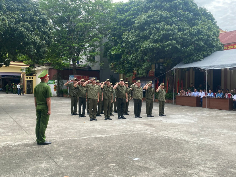 Ra mắt lực lượng tham gia bảo vệ ANTT ở cơ sở tại thị trấn Liên Quan