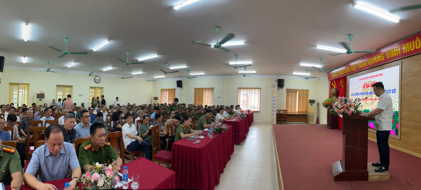 Toàn cảnh lễ ra mắt lực lượng tham gia bảo vệ ANTT tại cơ sở phường Nhân Chính Toàn cảnh lễ ra mắt lực lượng tham gia bảo vệ ANTT tại cơ sở phường Nhân Chính