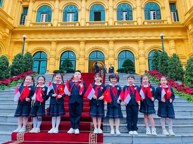 Học sinh Tiểu học Thăng Long đón Tổng thống Indonesia thăm cấp Nhà nước tới Việt Nam