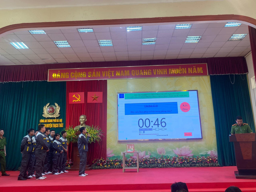 Các đội thi tham gia phần thi lý thuyết Các đội thi tham gia phần thi lý thuyết