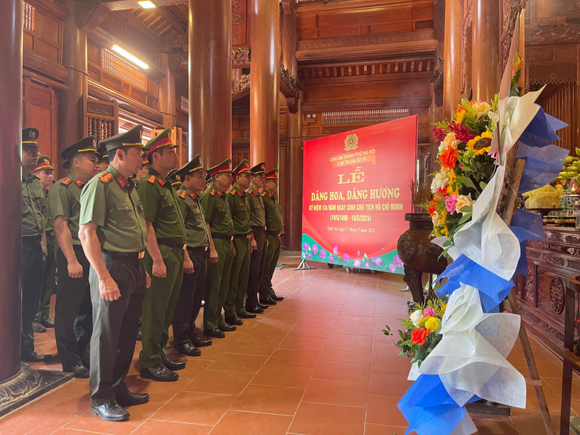 Lễ dâng hoa, dâng hương tưởng nhớ Chủ tịch Hồ Chí Minh tại Khu di tích Quốc gia đặc biệt Kim Liên, huyện Nam Đàn, tỉnh Nghệ An