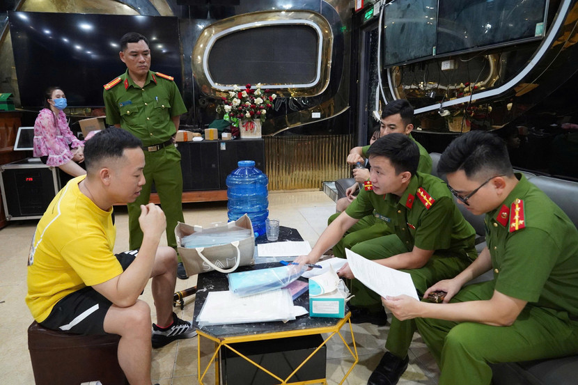 Cơ quan chức năng làm việc với chủ cơ sở Cơ quan chức năng làm việc với chủ cơ sở