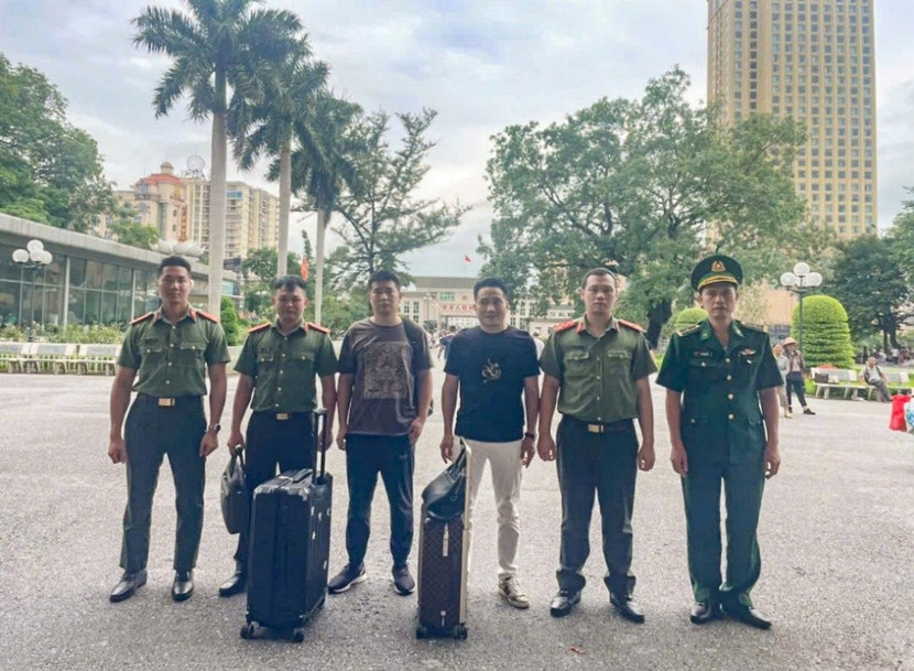 Cơ quan chức năng tỉnh Quảng Ninh trục xuất 2 đối tượng vi phạm