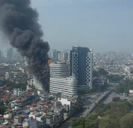 Hình ảnh vụ cháy tại khu vực phố Thái Hà Hình ảnh vụ cháy tại khu vực phố Thái Hà