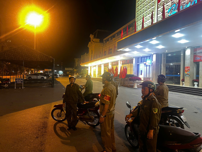 Công an phường Văn Miếu - Quốc Tử Giám tuần tra đêm khép kín địa bàn