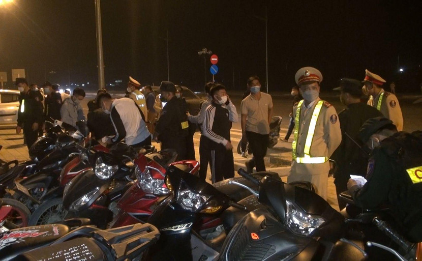 Lực lượng Cảnh sát vây bắt nhóm thanh niên điều khiển xe tốc độ cao, lạng lách đánh võng