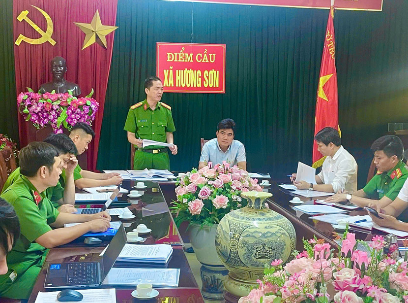 Đoàn công tác của Phòng Cảnh sát PCCC và CNCH Công an Hà Nội làm việc tại xã Hương Sơn