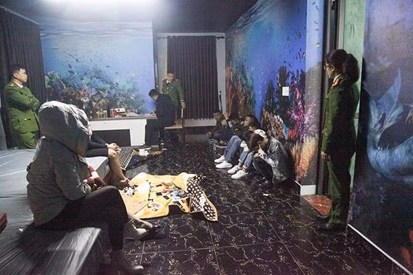 Nhóm thanh niên sử dụng ma túy trong nhà nghỉ