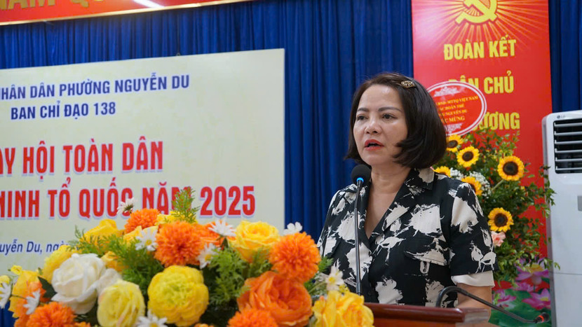 Đồng chí Trần Thị Tuyết Lan - Bí thư Đảng ủy phường Nguyễn Du phát biểu chỉ đạo tại ngày hội Đồng chí Trần Thị Tuyết Lan - Bí thư Đảng ủy phường Nguyễn Du phát biểu chỉ đạo tại ngày hội